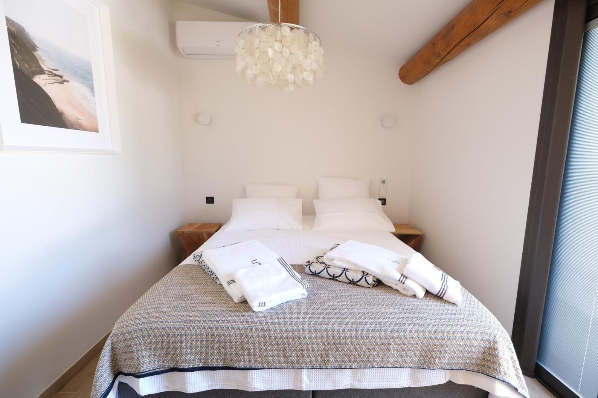 Provencal House With Heated Pool, View Of The Luberon In Robion - Accommodates 12 People. Exteriér fotografie