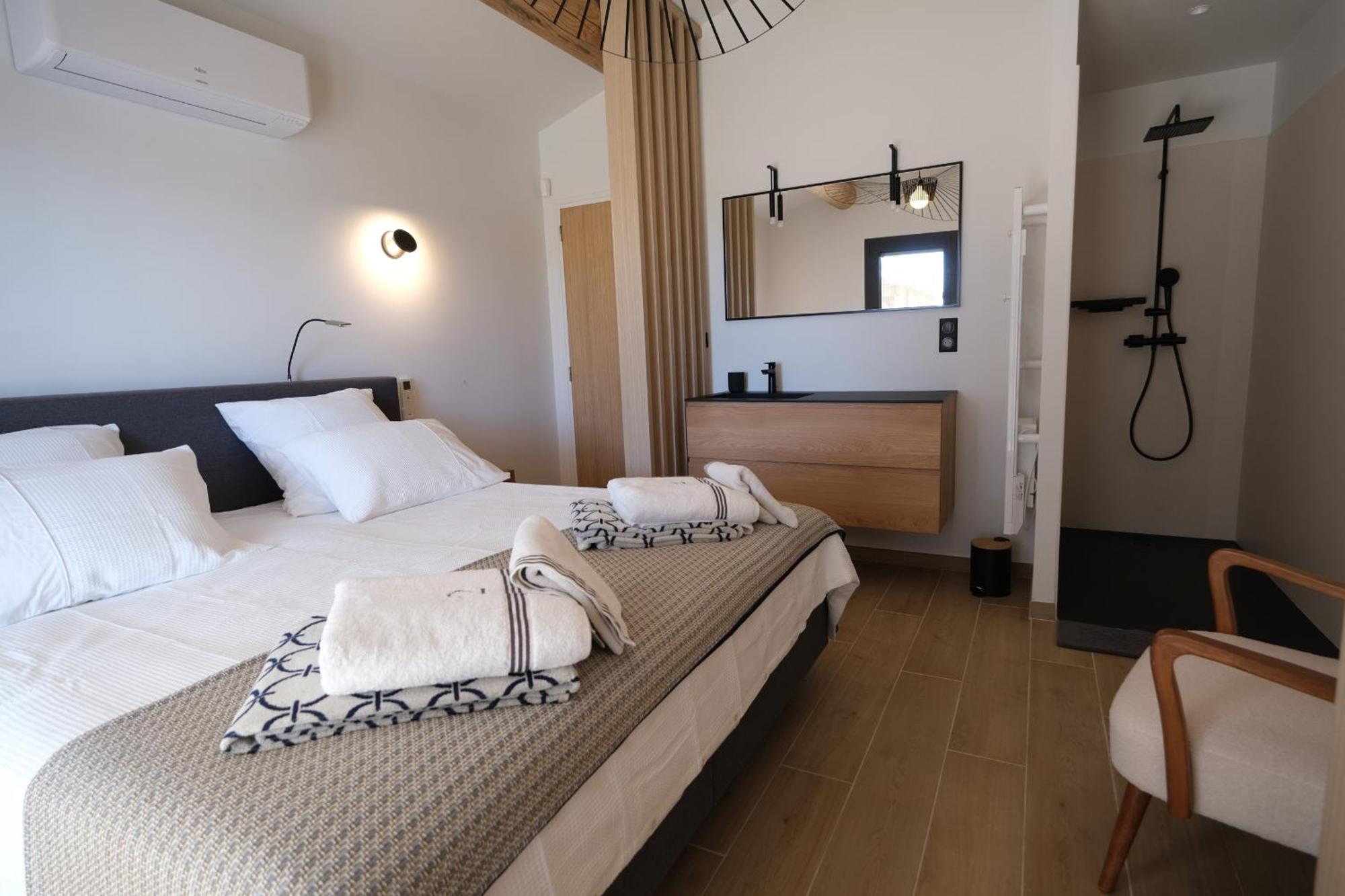 Provencal House With Heated Pool, View Of The Luberon In Robion - Accommodates 12 People. Exteriér fotografie