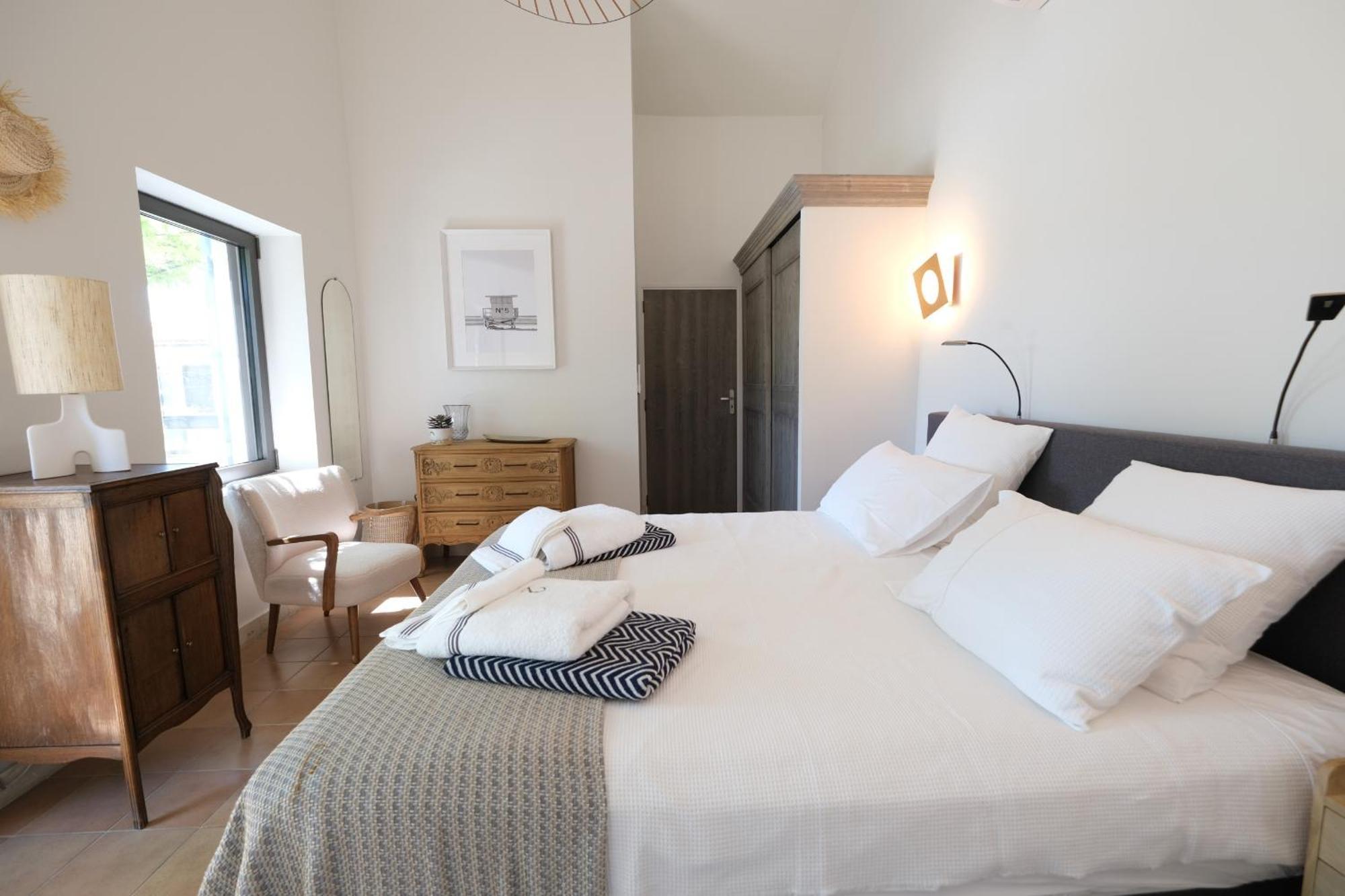 Provencal House With Heated Pool, View Of The Luberon In Robion - Accommodates 12 People. Exteriér fotografie