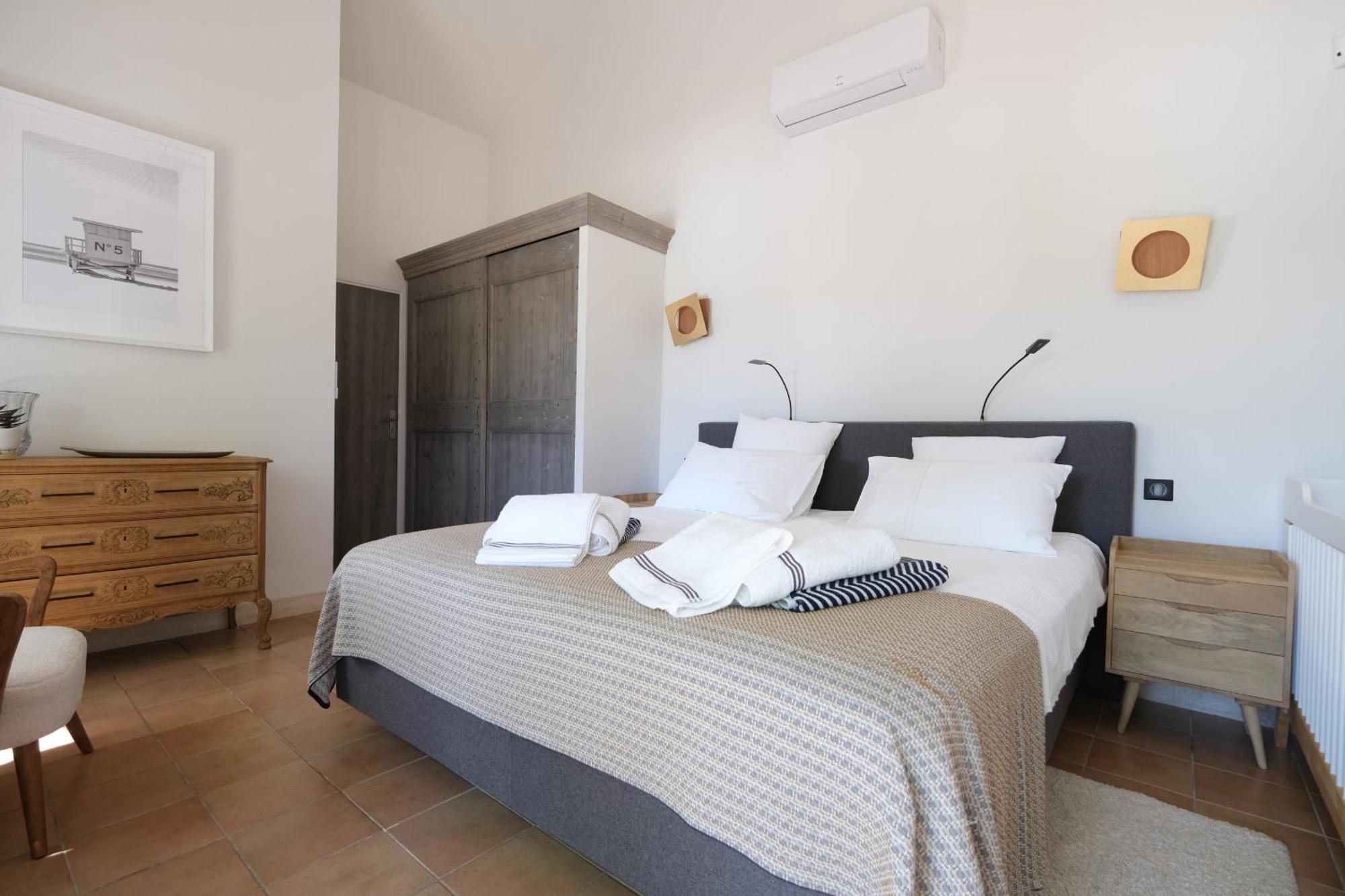 Provencal House With Heated Pool, View Of The Luberon In Robion - Accommodates 12 People. Exteriér fotografie