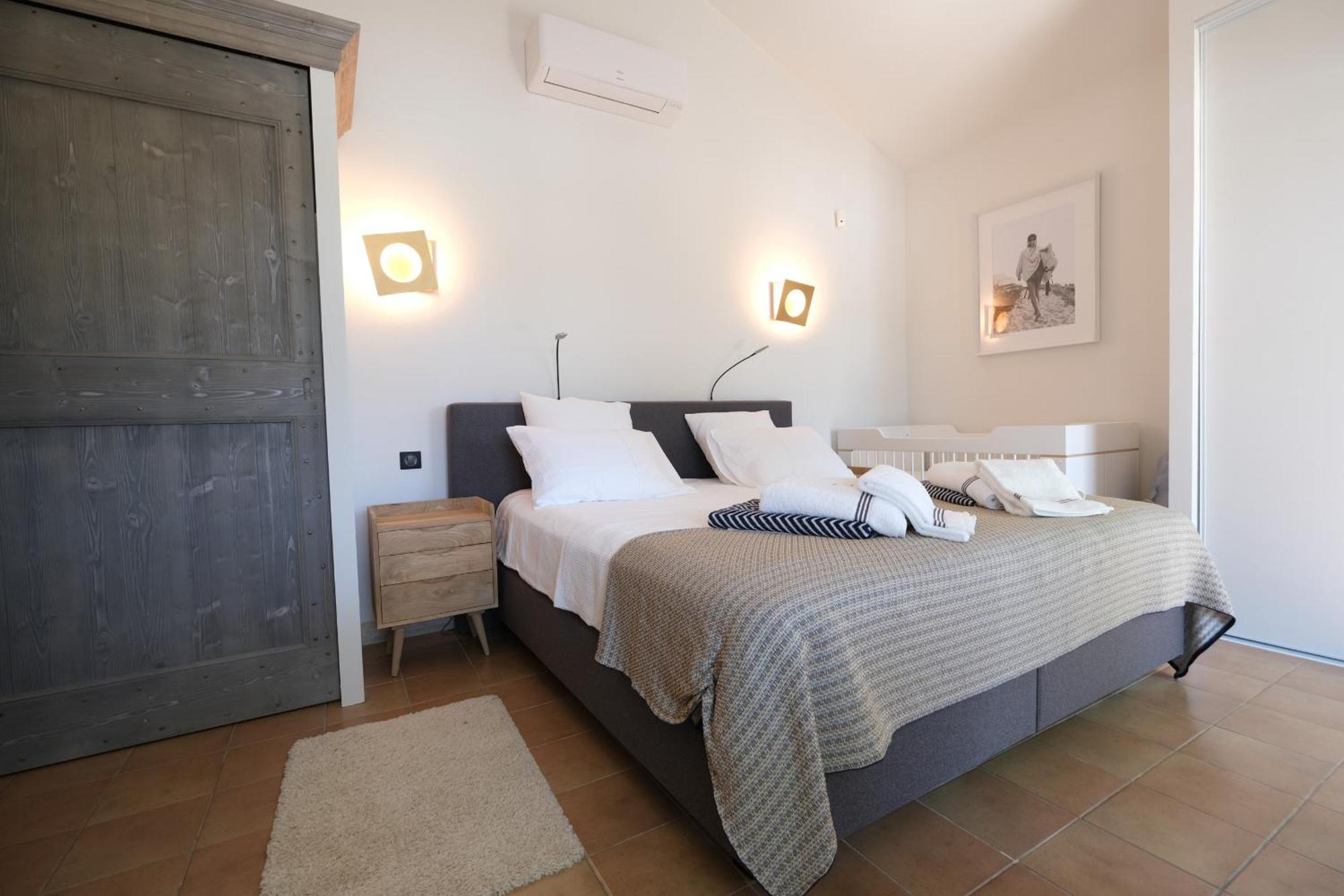 Provencal House With Heated Pool, View Of The Luberon In Robion - Accommodates 12 People. Exteriér fotografie